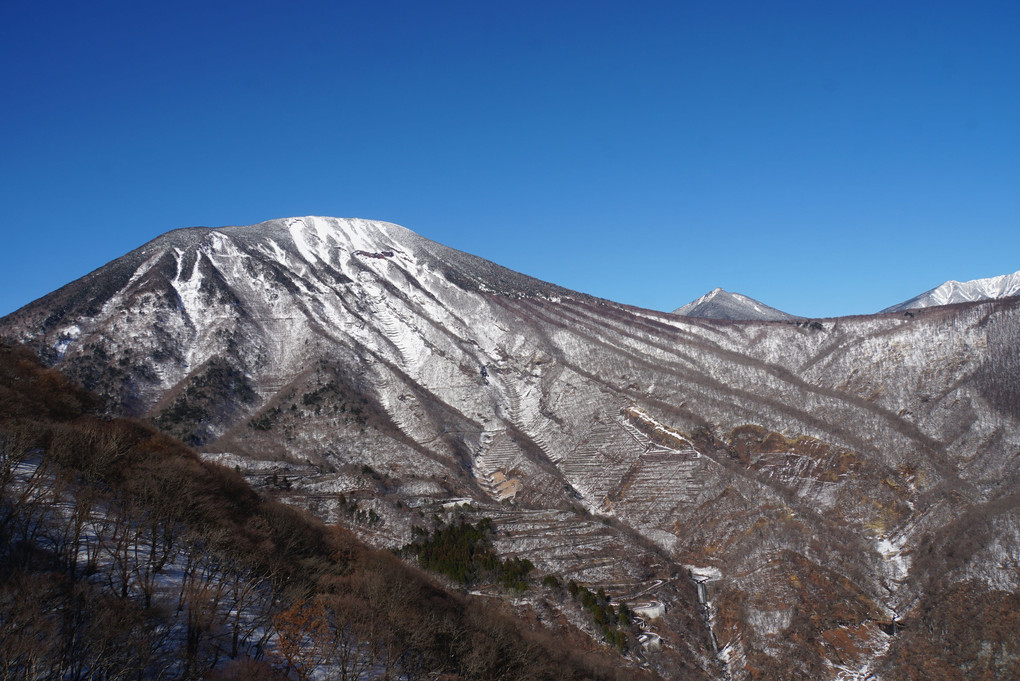 男体山と明知平展望台からの華厳の滝