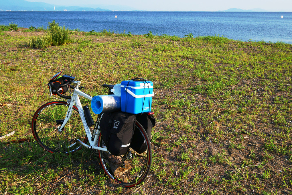 琵琶湖と自転車