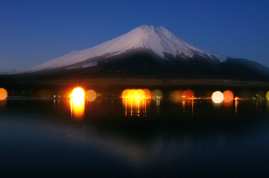 富士と灯り