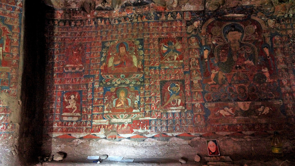 ヒマラヤの石窟画廊