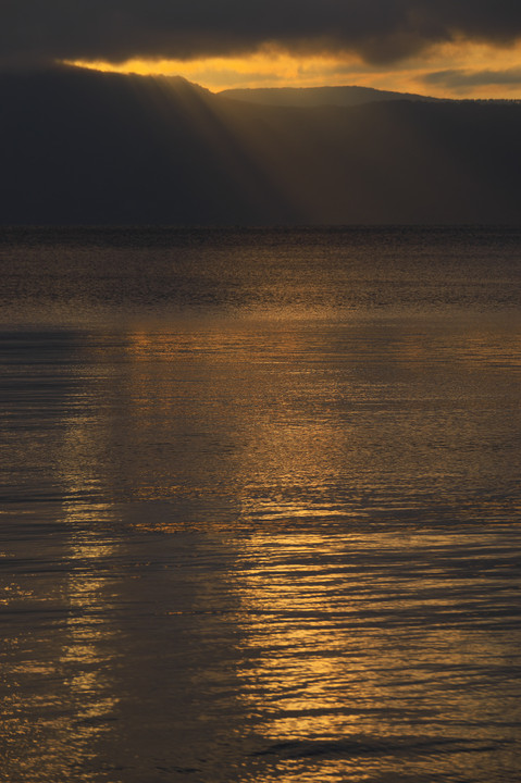 夕刻の十和田湖