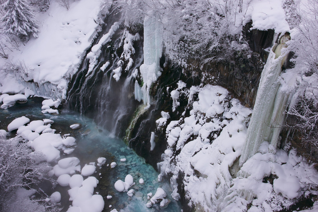 冬の白ひげの滝
