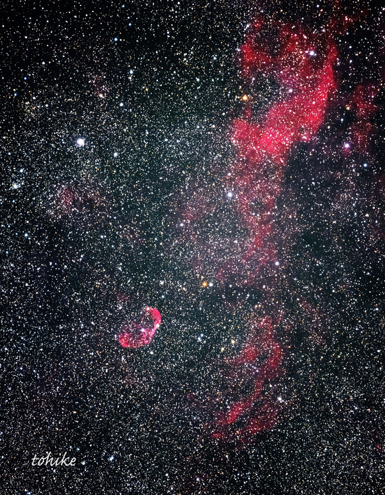 ソラに浮かぶもうひとつの三日月～クレセント星雲