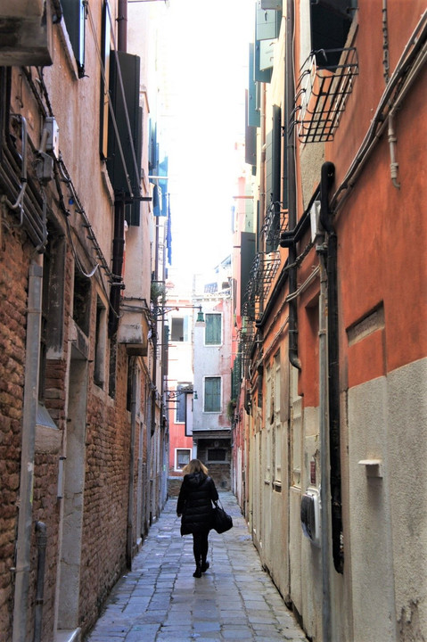 ヴェネツィアの路地