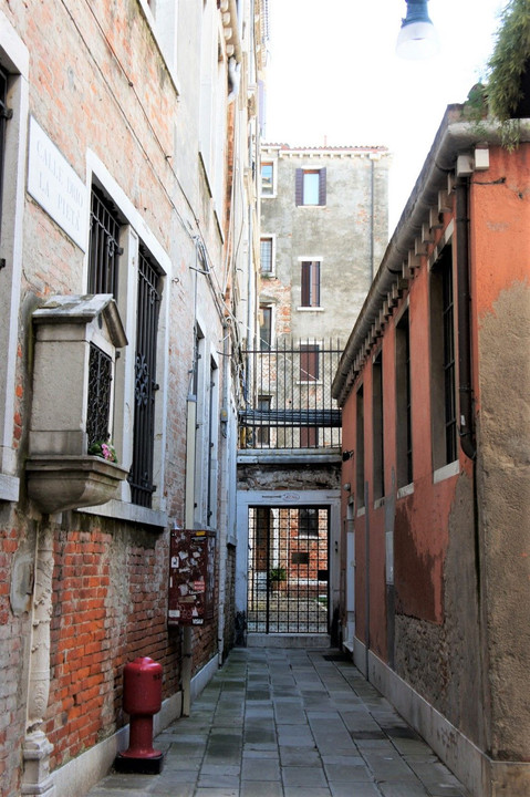 ヴェネツィアの路地