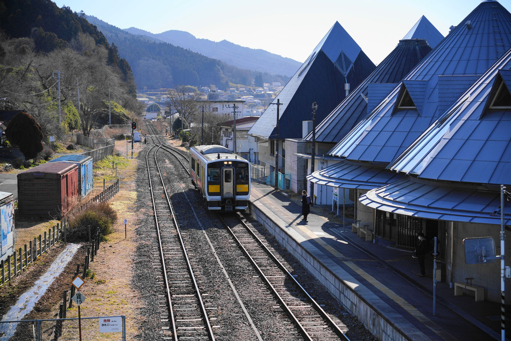 一期一会　＜待つ人、来る列車＞