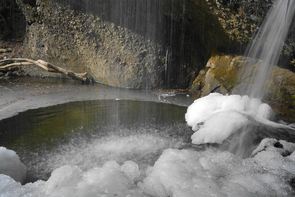 滝壺氷