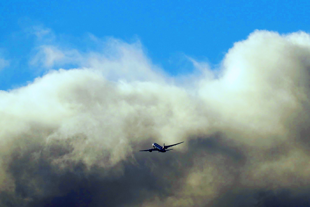 雲の絨毯を飛ぶ