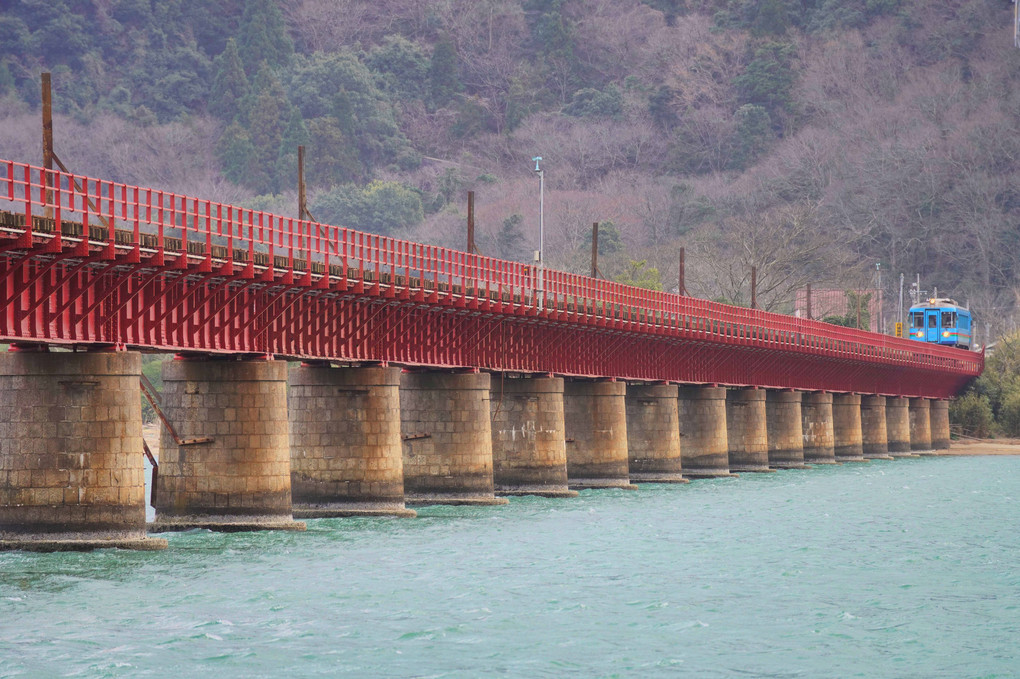 由良川橋梁を走る京都丹後鉄道宮舞線列車