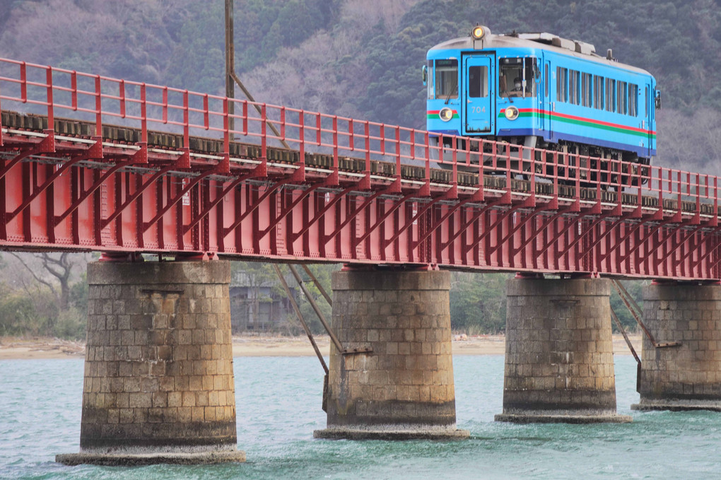由良川橋梁を走る京都丹後鉄道宮舞線列車