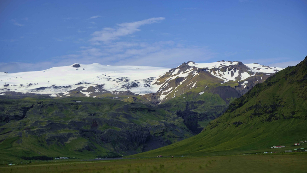 アイスランド東部の氷河を抱く山々