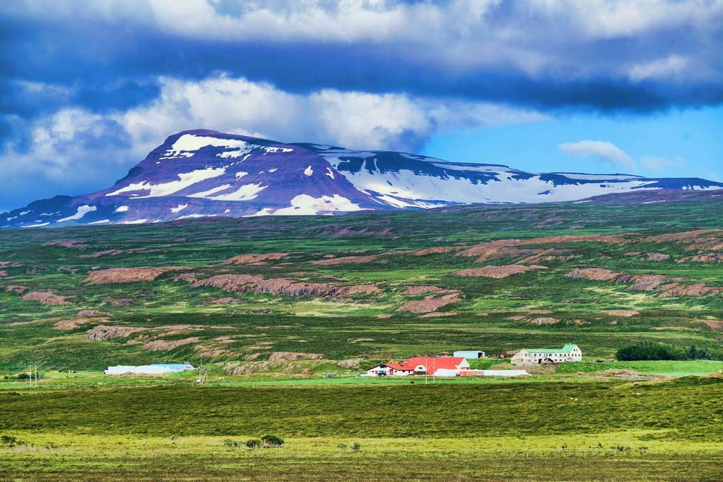 アイスランド東部の氷河を抱く山々