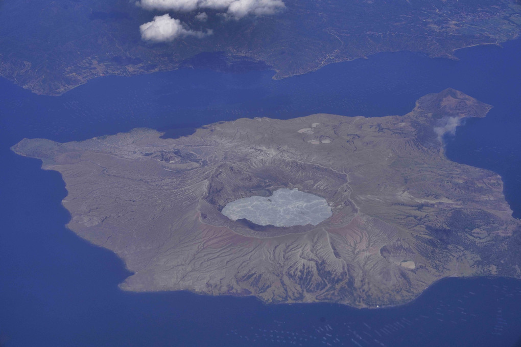 タール火山