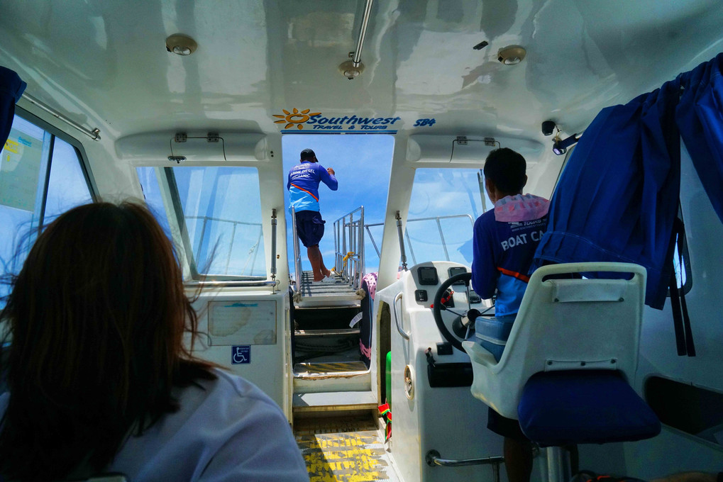 ボラカイ島へ渡るボート