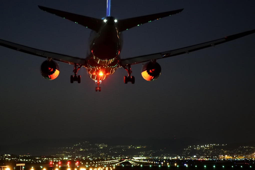 夜間着陸便の撮影