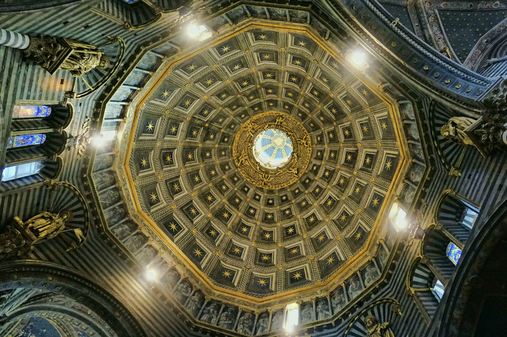 世界遺産シエナ大聖堂の内部