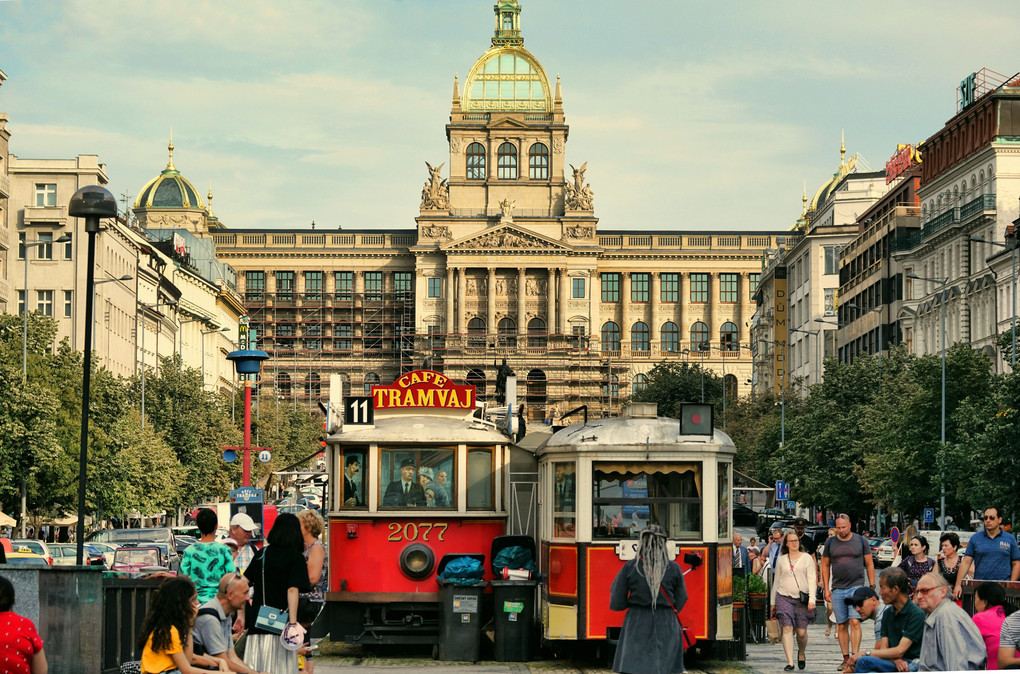 プラハの街を走るトラム
