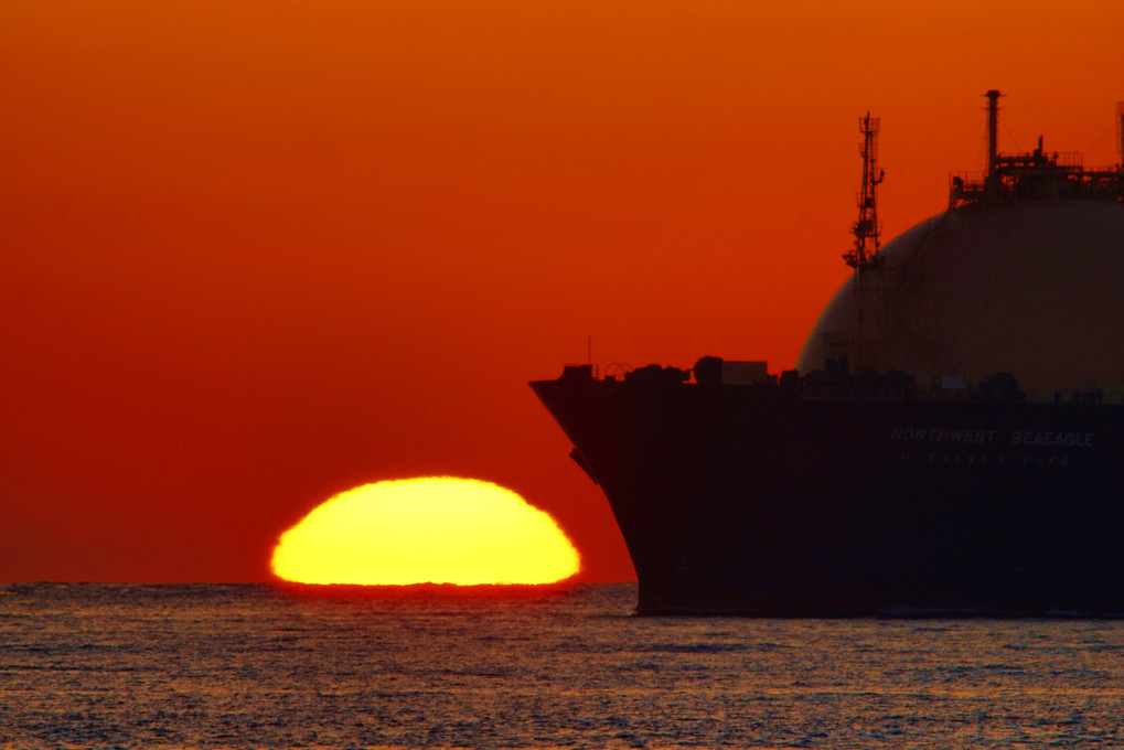 ダルマ夕陽と船