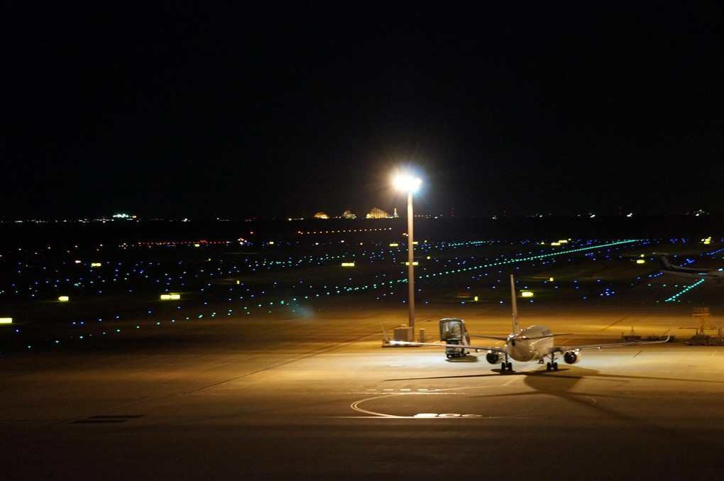 夜の空港
