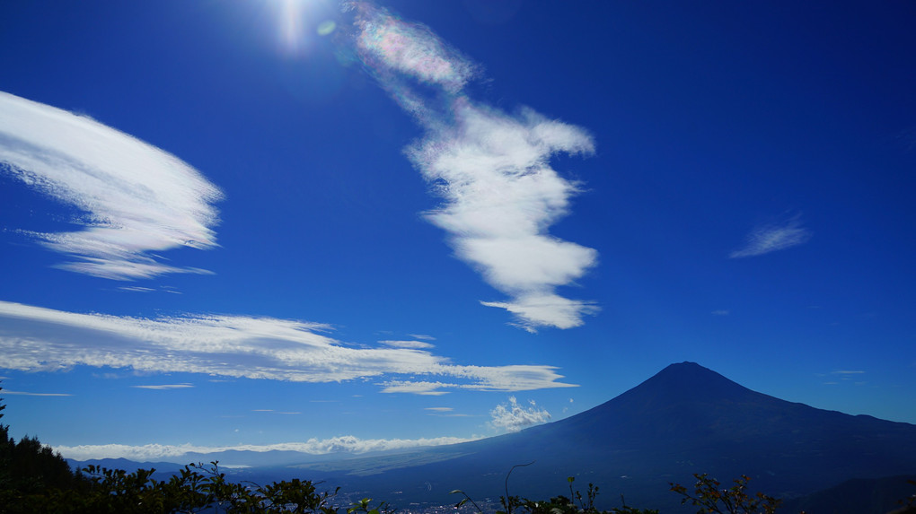 新道峠から望む富士山と雲