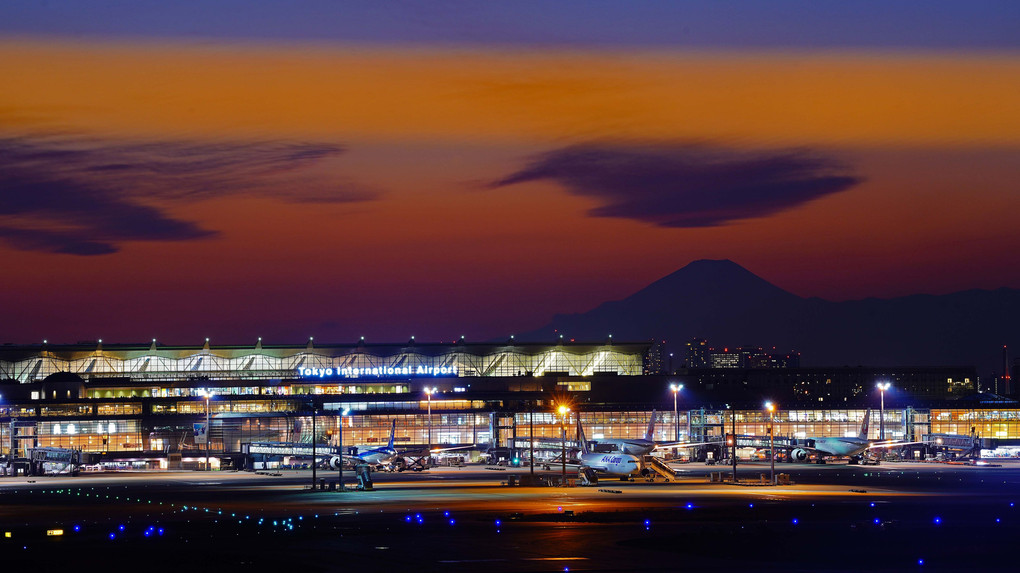 羽田空港からの富士山夜景　ニ景