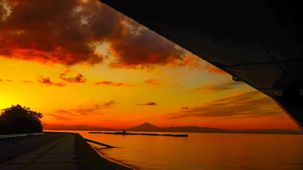 ～夕焼けのアクアラインと富士～