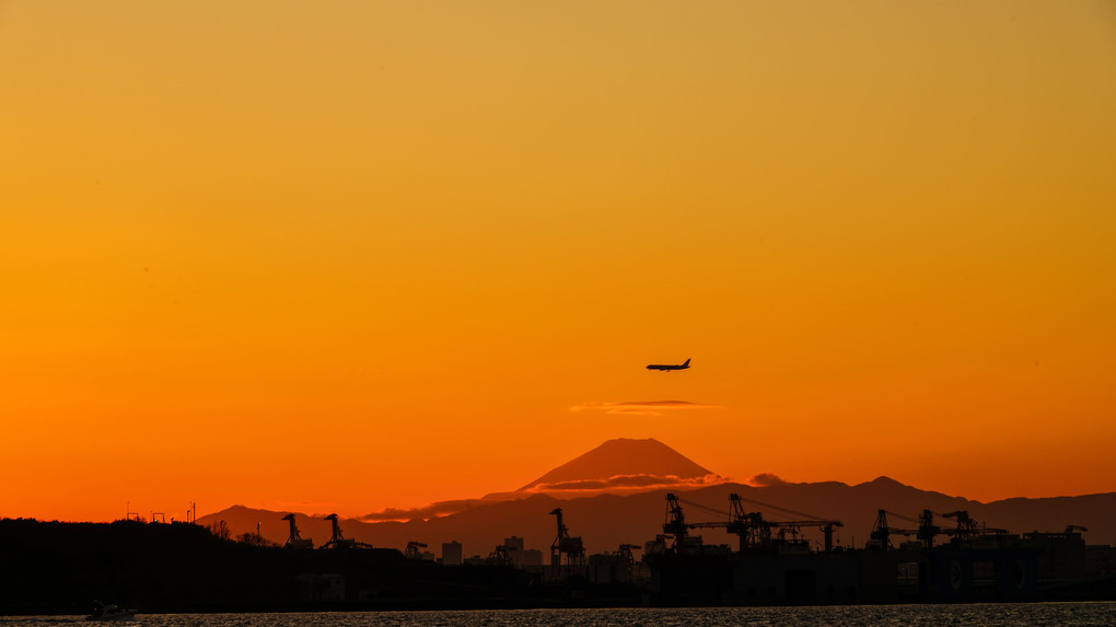 ～夕日と富士と飛行機～