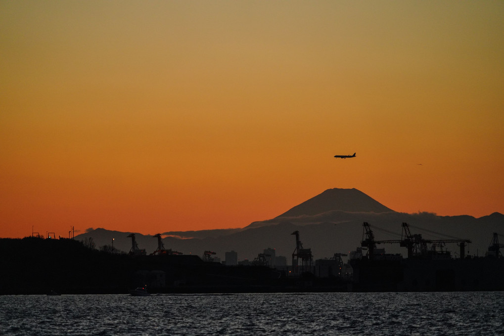 ～夕日と富士と飛行機～