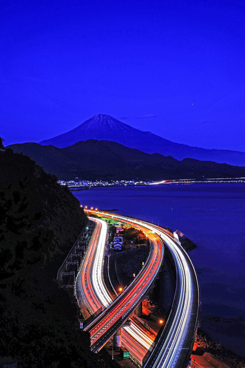 ～光跡夜景と富士山～