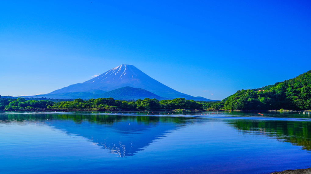 ～精進湖と逆さ富士～