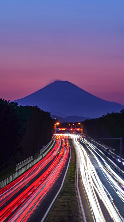 ～国道１３４号線の光跡夜景と富士～