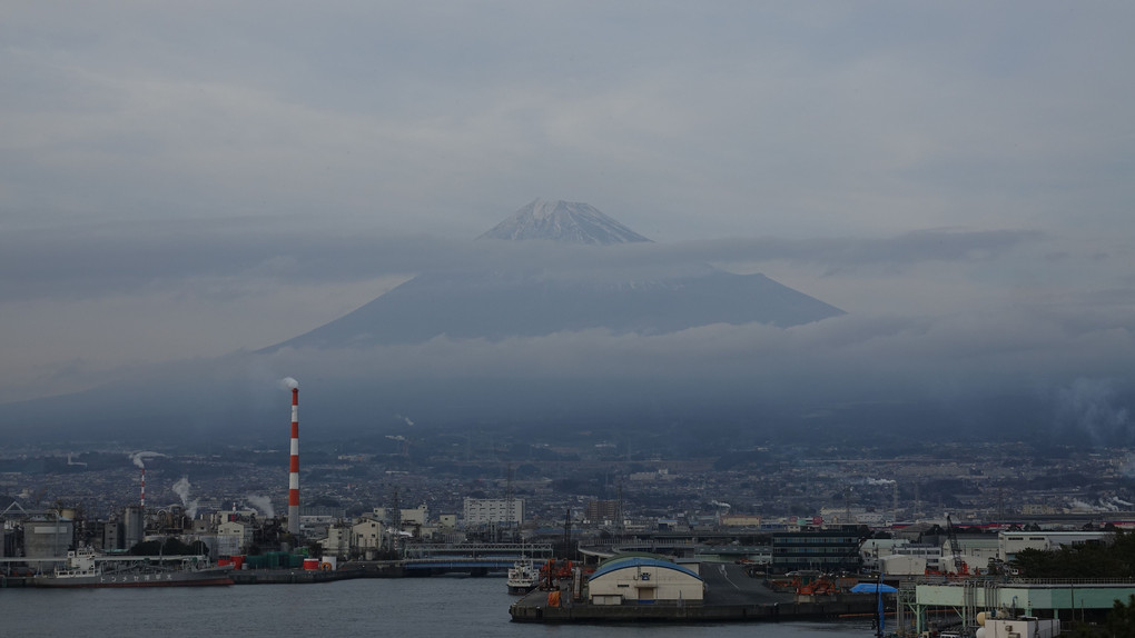 Fuji appearing from the cloud