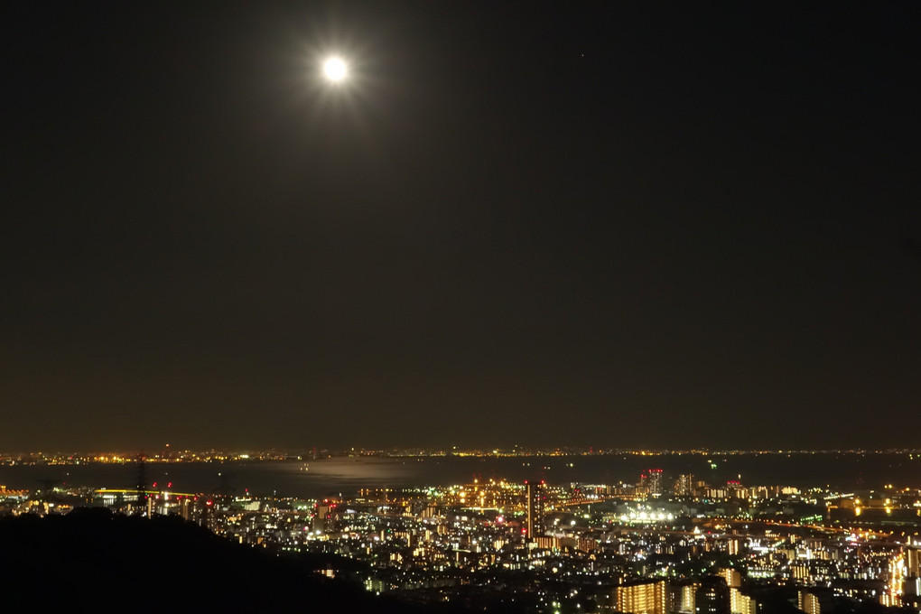 街・海・月の光