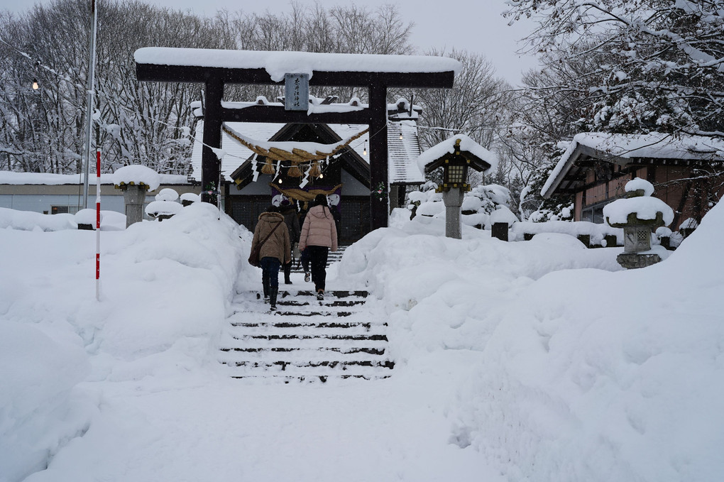 雪の中の初詣