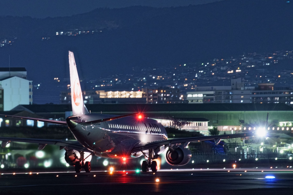 大阪・伊丹空港の夜景