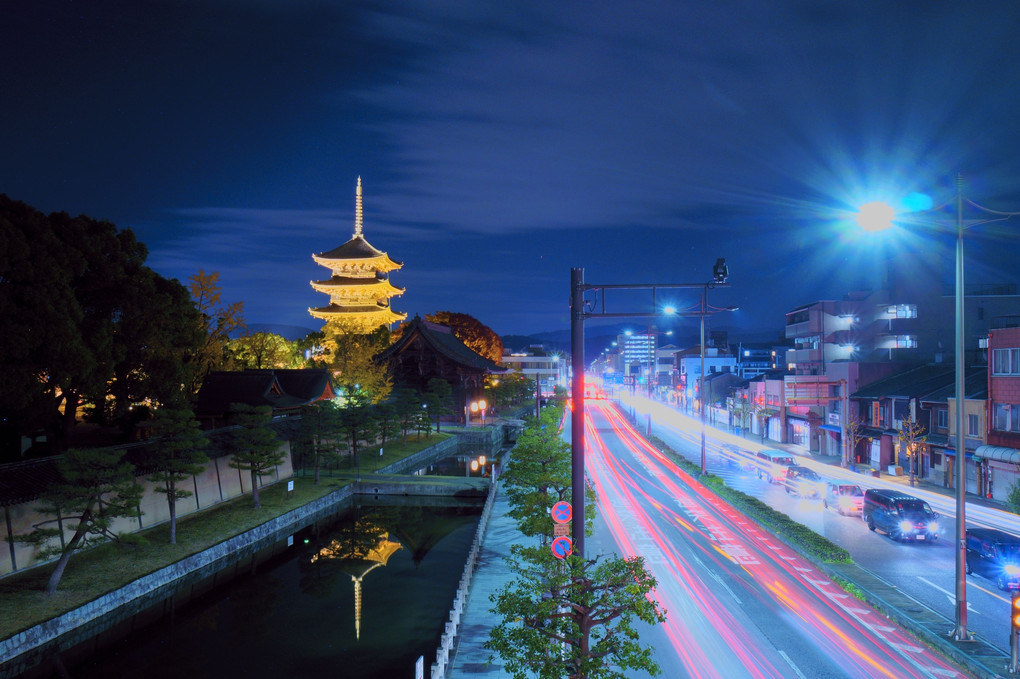 京都・東寺（夜のライトアップ１０景）　紅葉ライトアップ