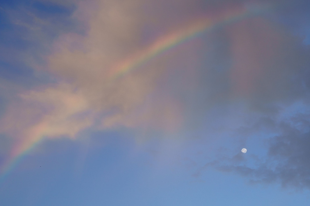 月（Moon）と虹（Rainbow)のコラボ