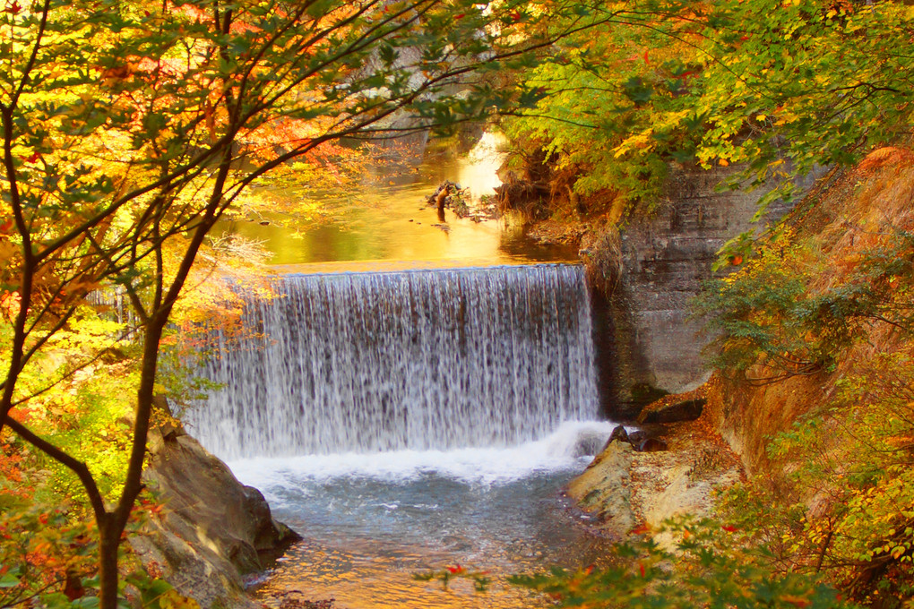 秋彩の渓