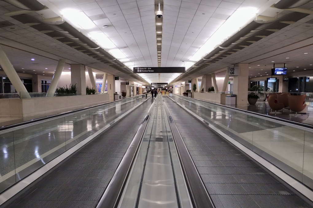 ガラガラのサンフランシスコ国際空港