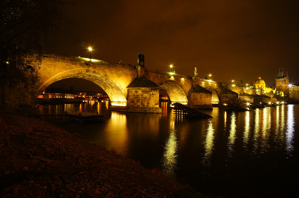 真夜中のカレル橋