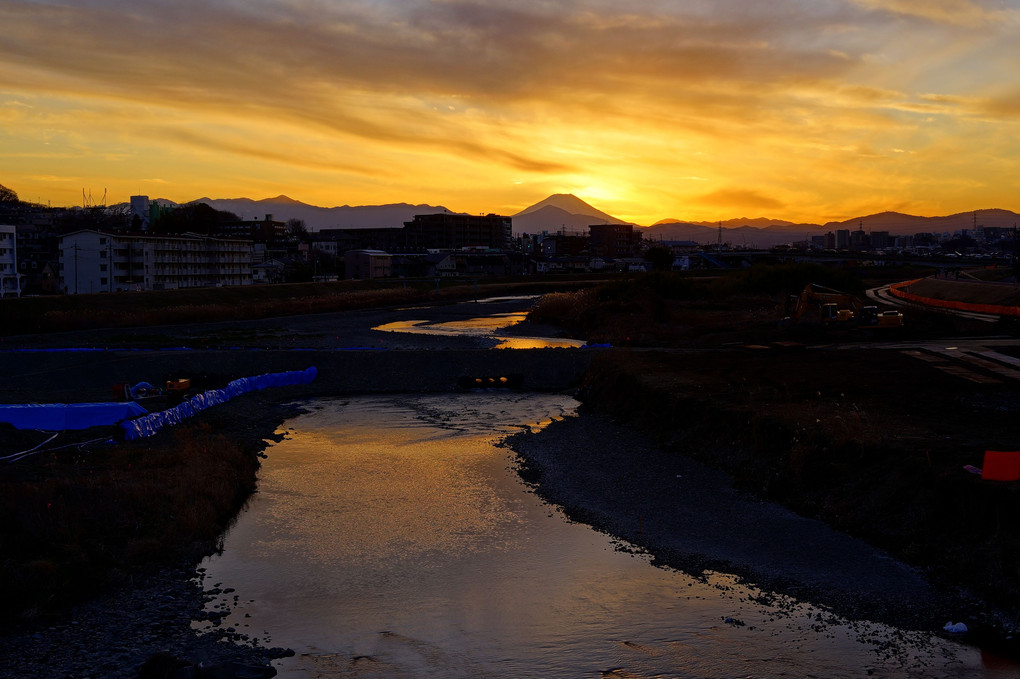 万願寺歩道橋から見た夕富士 - 前 -