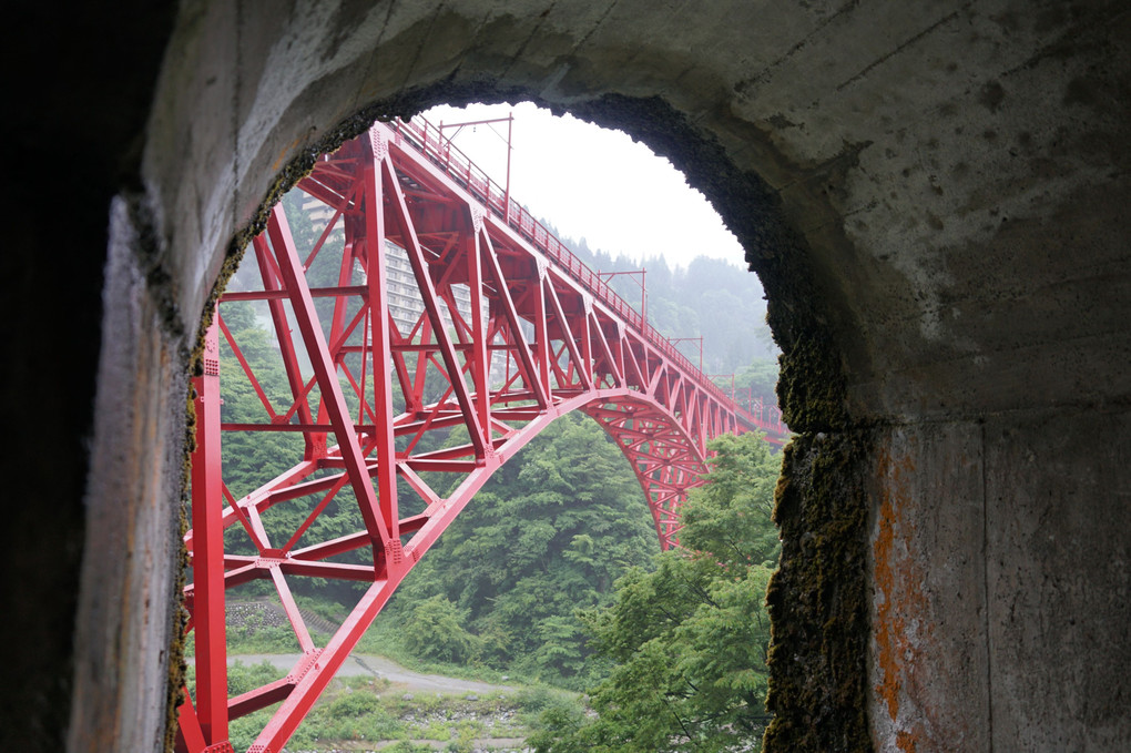 トンネルから見た鉄橋