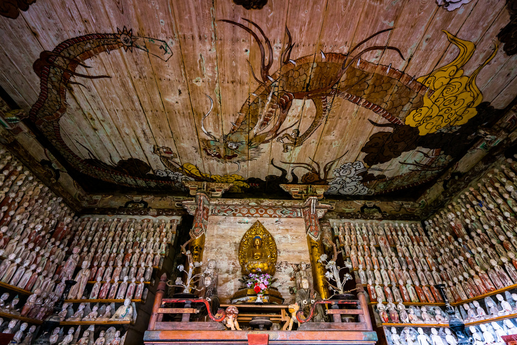 大蓮寺の五百羅漢像と天井壁画