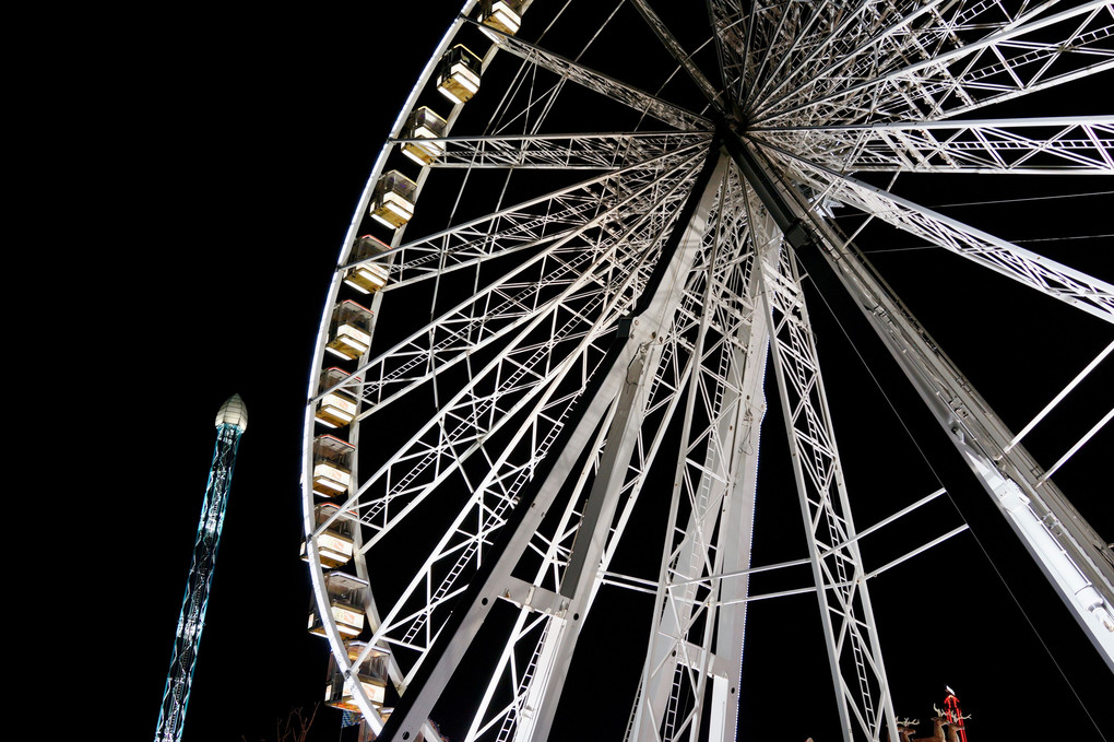 A Big Wheel at night