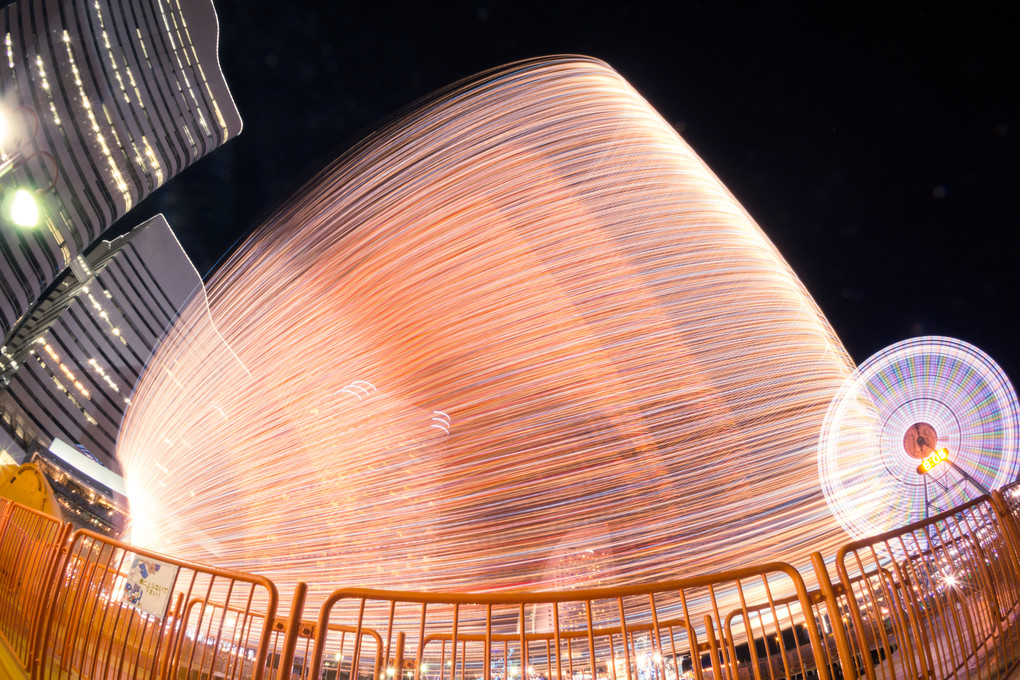 Light trails of Super planet and Galaxy