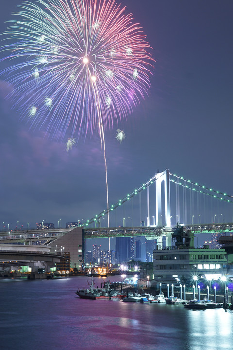レインボーブリッジに上がる七色花火～東京湾大華火祭2015～