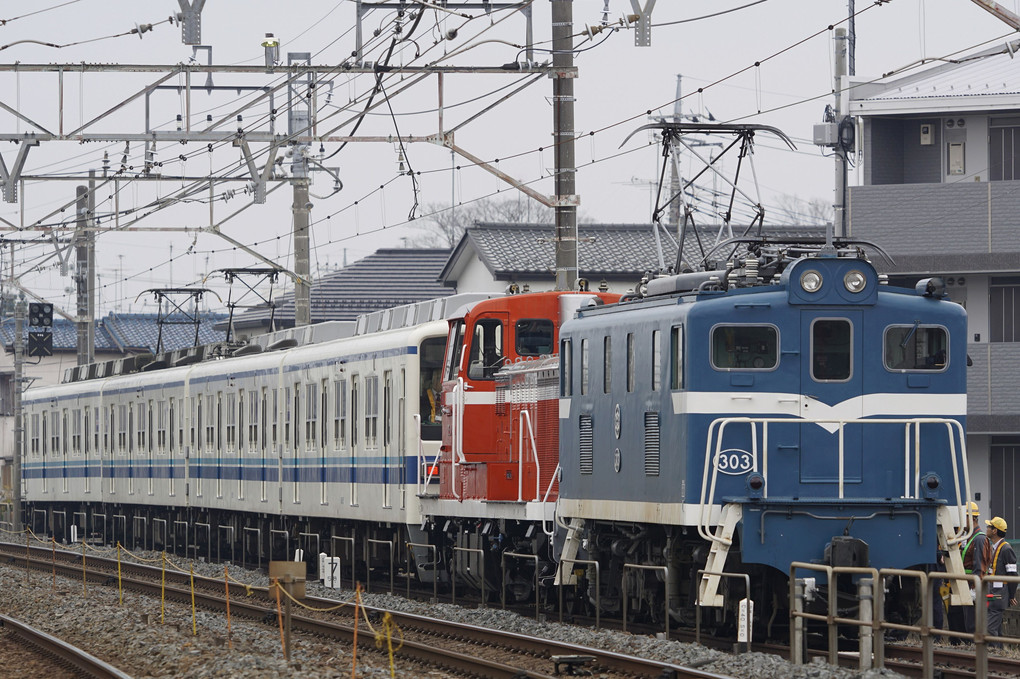 東武鉄道へ向かう赤いディーゼル機関車（秩父鉄道×東武鉄道）