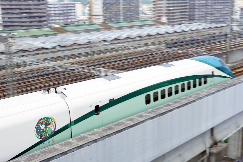 新幹線初のリゾート列車『とれいゆ』東北新幹線を快走！