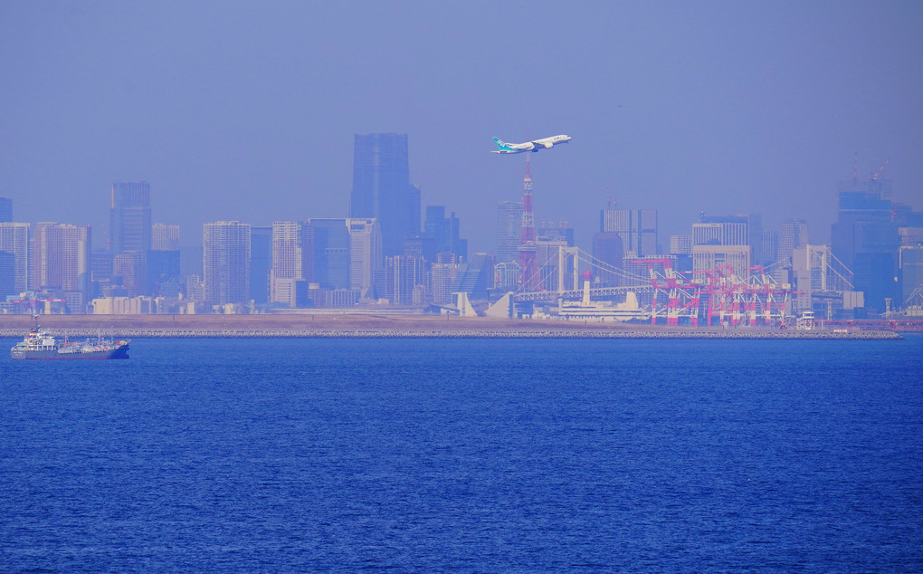 Takeoff from Tokyo Bay