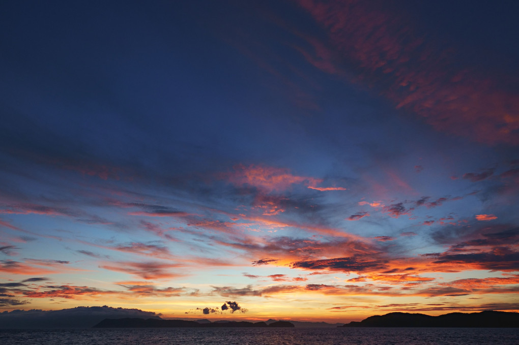 熱低通過後の夕空・紀淡海峡